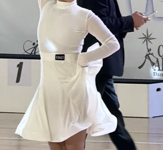 Продам рейтинговые платья 140-160 размер