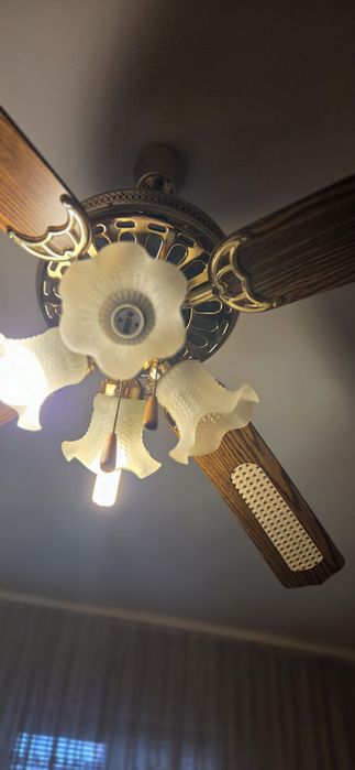 Lustra cu ventilator