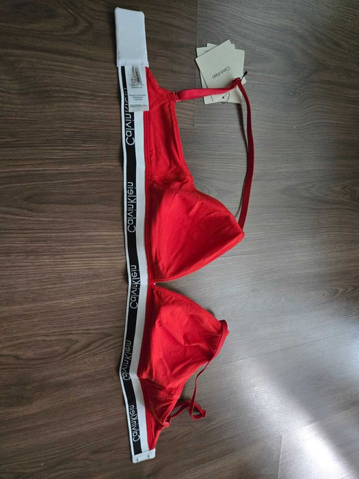 Нов Calvin Klein сутиен и бикини М оригинален с етикети