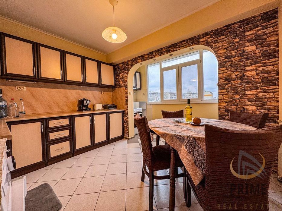 Дава се под наем Тристаен апартамент в Бургас, Изгрев - 80 кв.м за 510 € - Снимка #1