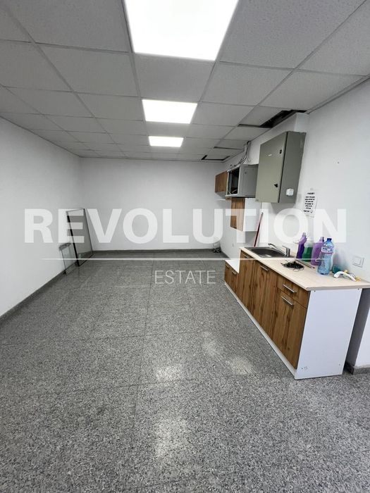 Дава се под наем Офис в Варна, Трошево - 270 кв.м за 1994.61 € - Снимка #2