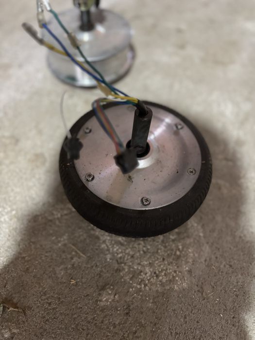 2 motorase  hoverbord sau ce doriti sa faceti