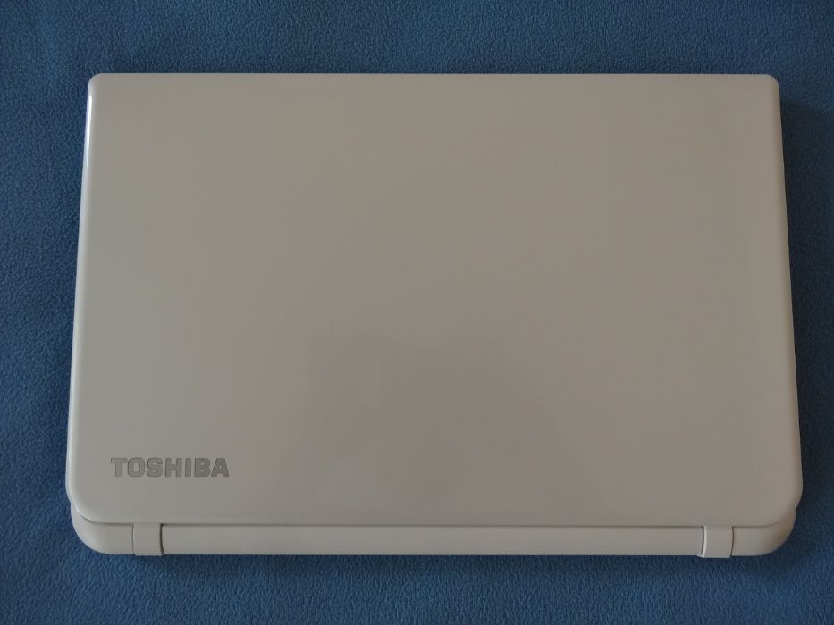 Продавам лаптоп TOSHIBA L50-B-1DM 15.6 ", INTEL i3, RAM 8G, SSD 240GB