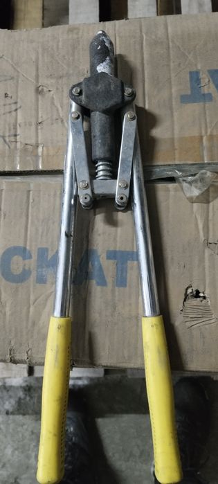 Заклепачник ручной(клепатель)