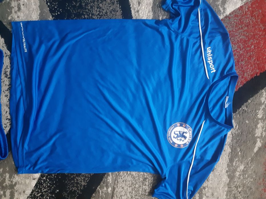 Set echipament fotbal cu jambiere "UhlSPORT" !