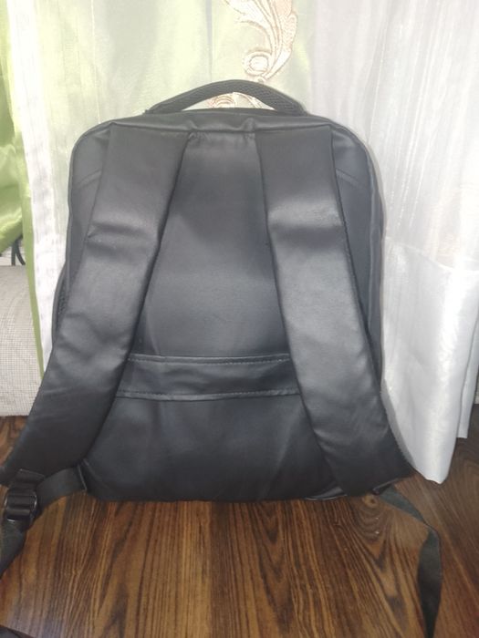 Maktab uchun qora sumka