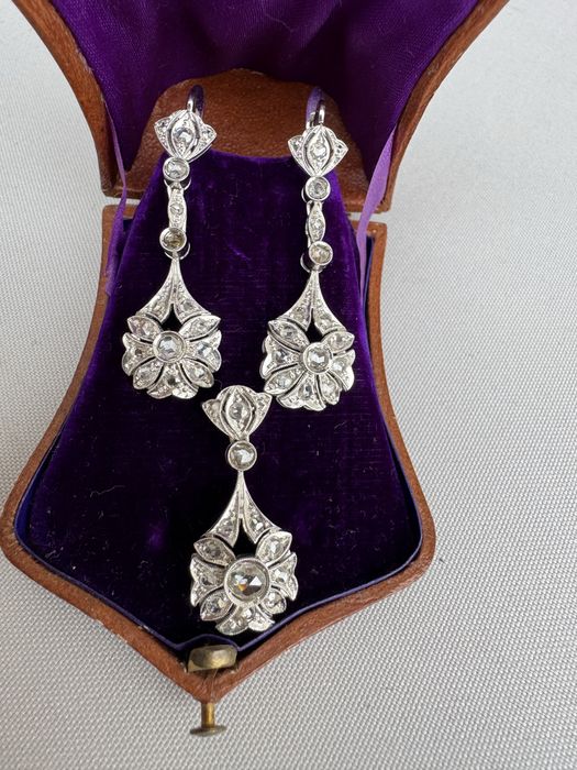 Cercei si pandantiv din aur si diamante rose cut