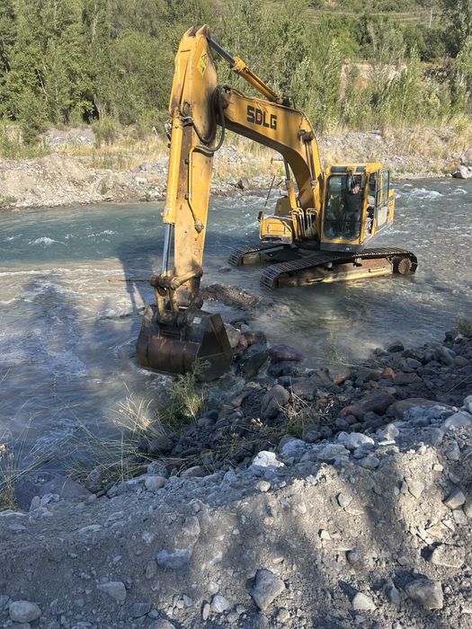 Спец техника погрузщик камаз