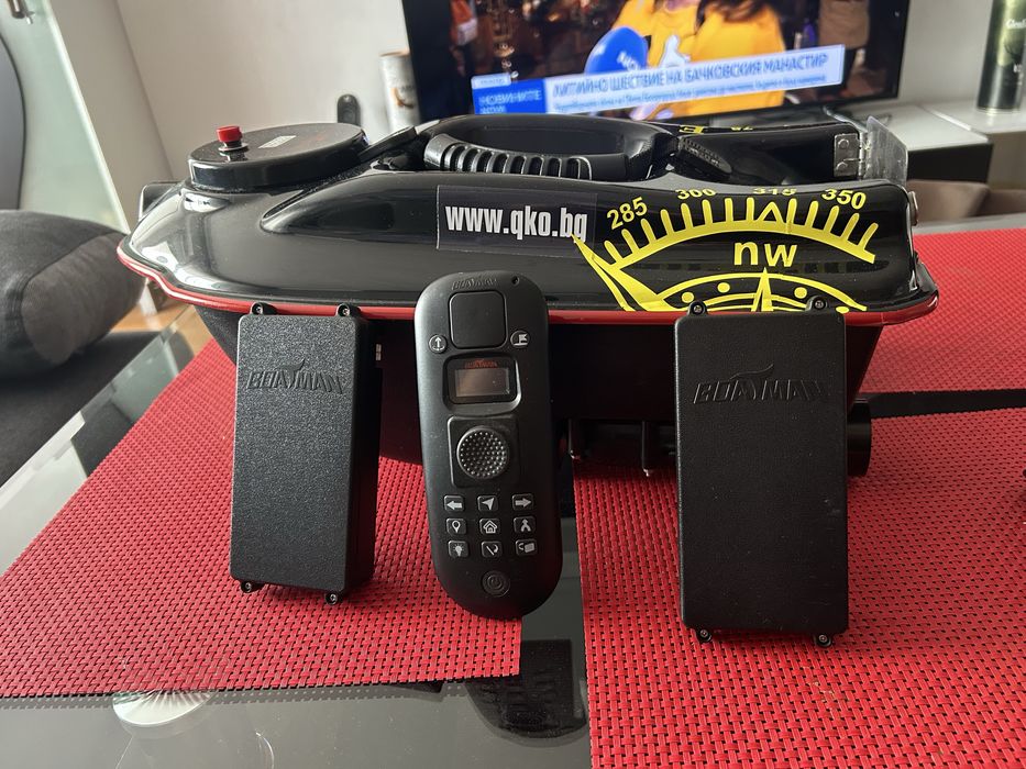 Лодка за захранка с gps