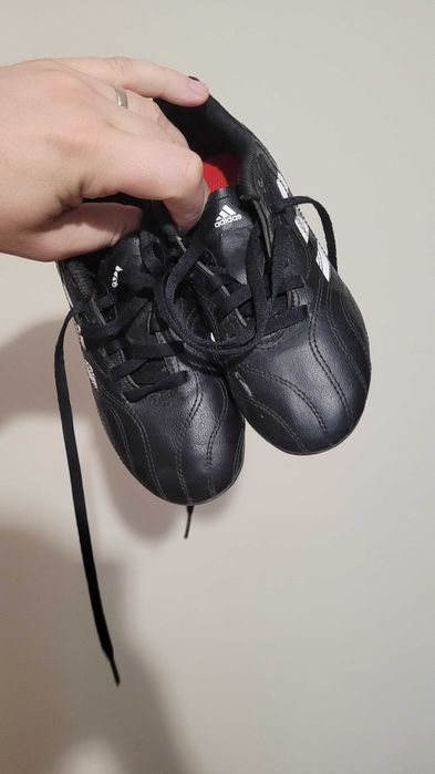 Adidasi Addidas fotbal copii - Crampoane - marimea 31