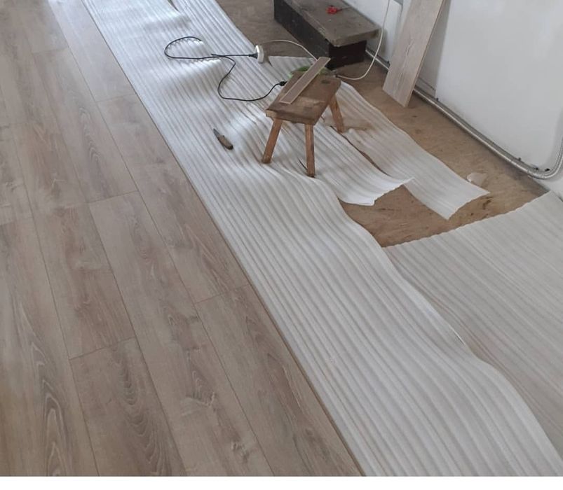 Клеим обои, мелкосрочный ремонт