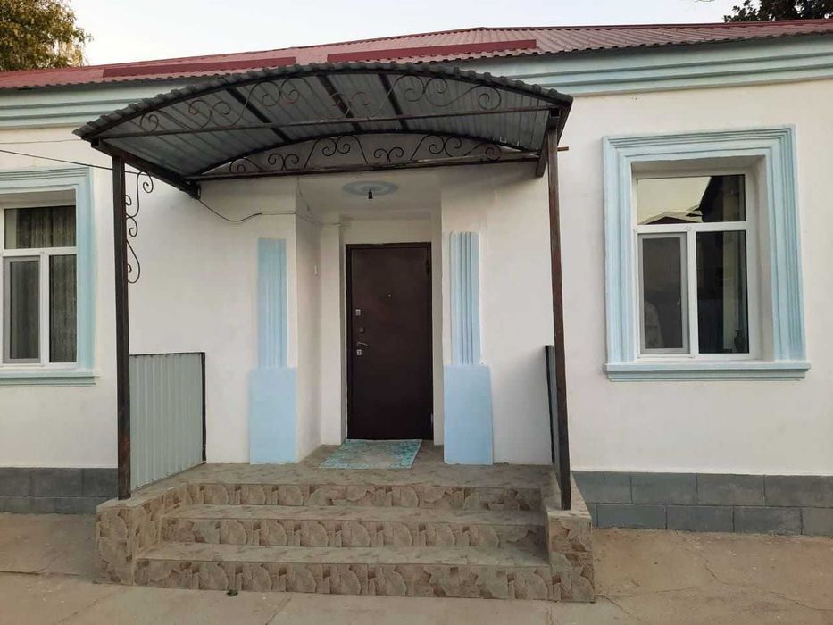Продаю дом,  4 комнаты, в центре