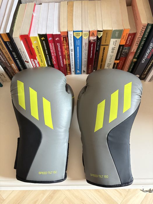 Боксёрские перчатки Adidas