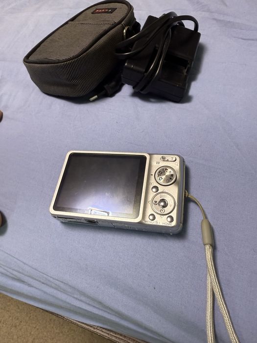 Sony Cyber shot 12.1 DSC-W210 steadyshot camera digitala