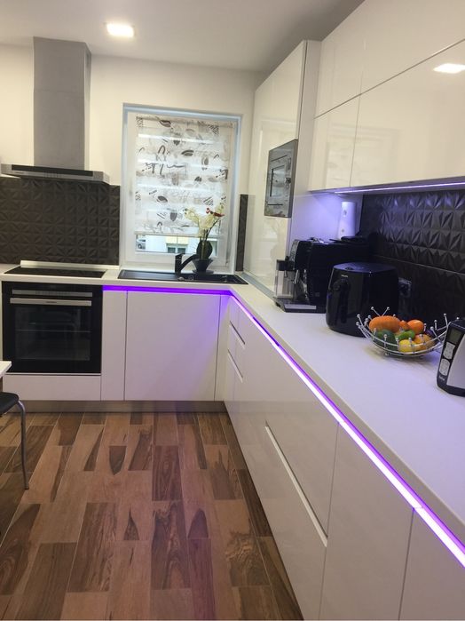 Apartament cu 3 camere,2 bai, 75 mp,Tarnaveni,zona centrala