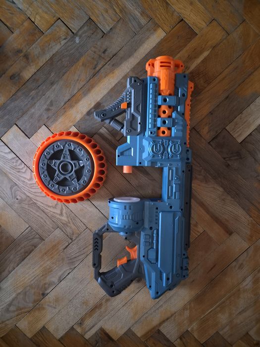 Продавам детски Автомат nerf