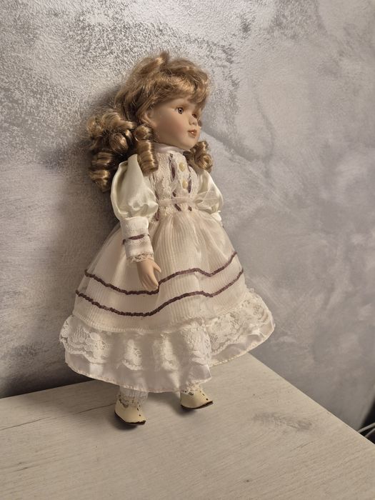 Продавам порцеланови кукли