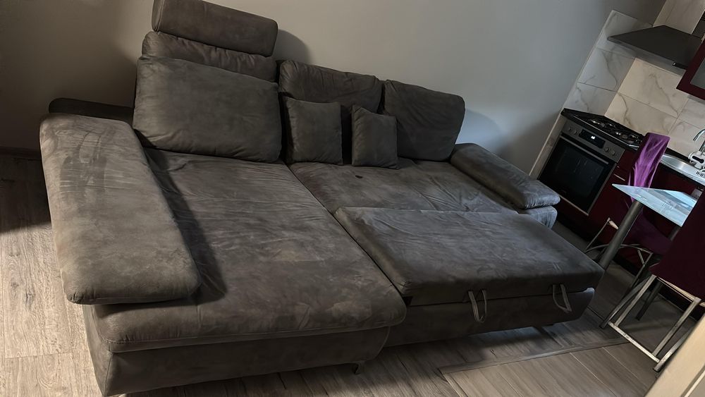 canapea tip colțar foarte încăpător