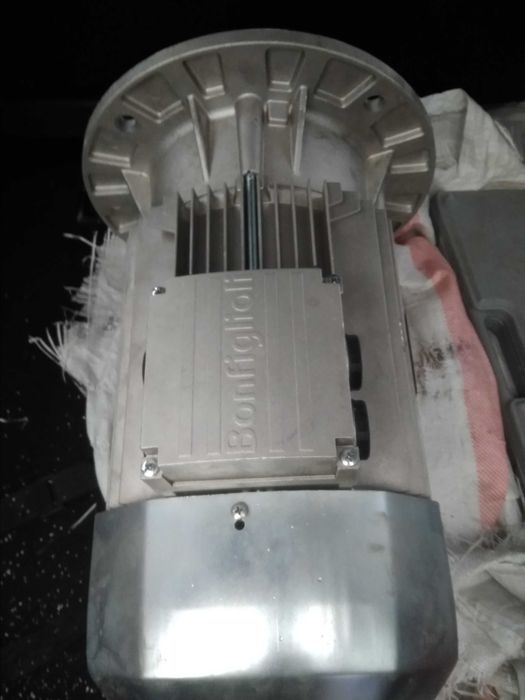 Продам новый асинхронный двигатель.