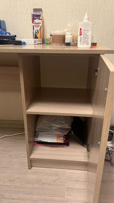 Письменый компьютерный стол.