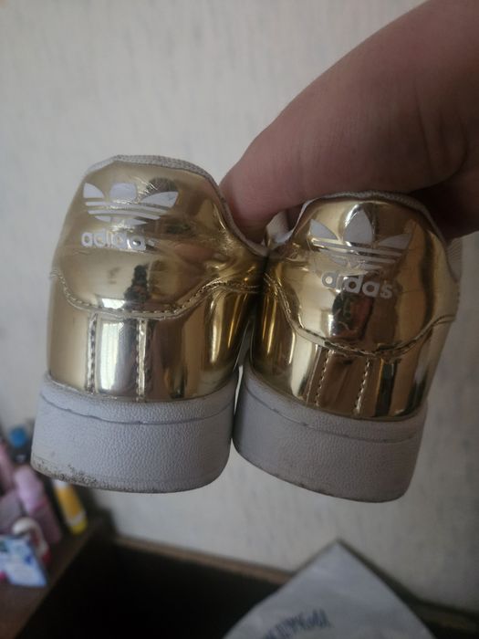 Adidas златни кецове