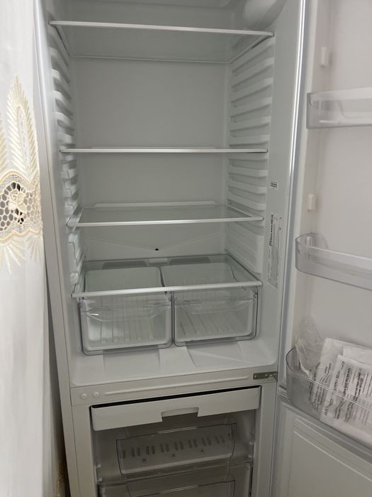 Indesit холодильник