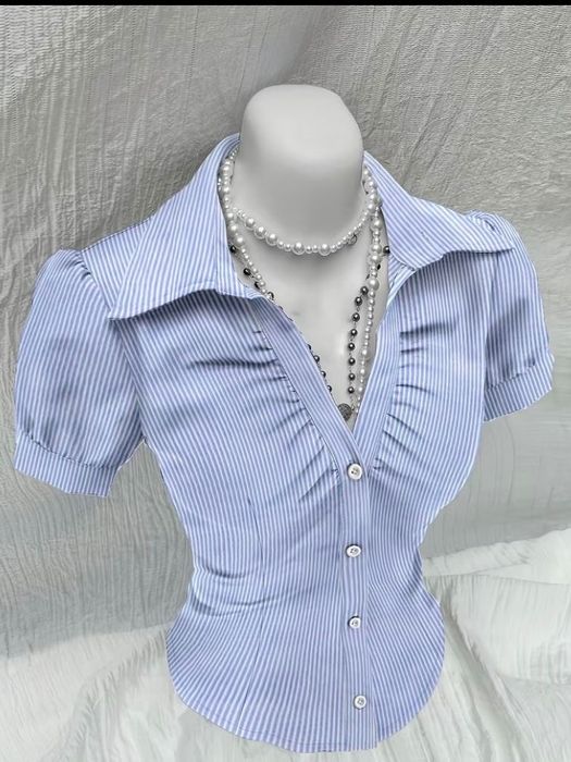 Голубая рубашка в полоску