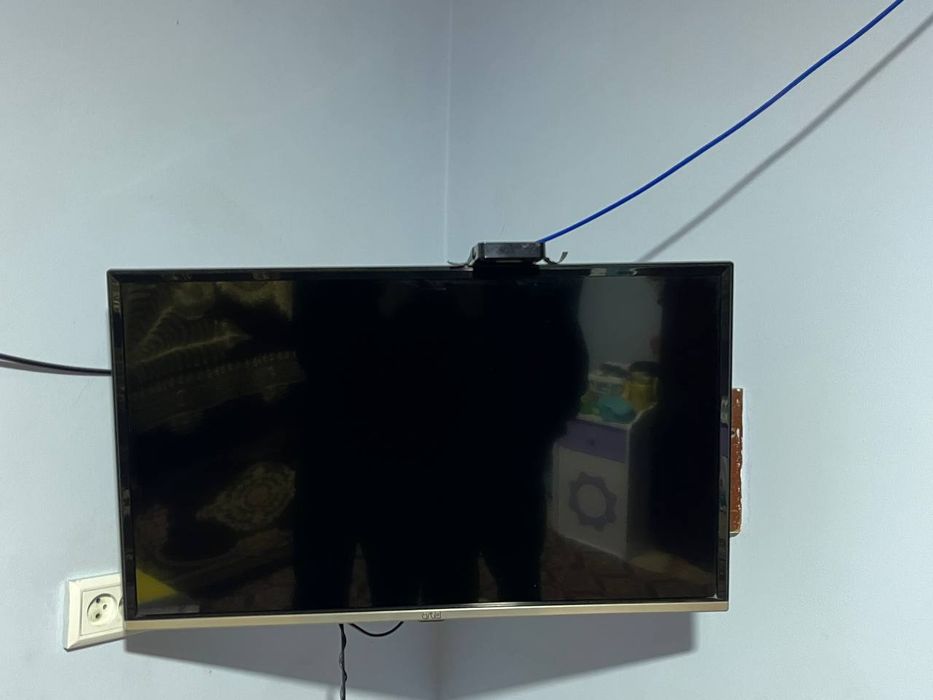 Telivizor 32tali  sotiladi ideal arter bonusga smart tuner beriladi