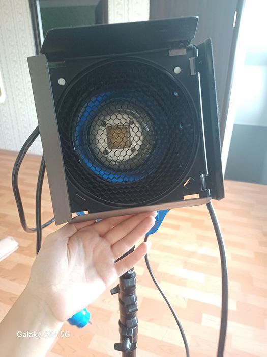 Студийный осветительный стенд