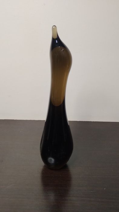 Много красива и и стилна фигурка на пингвин от стъкло.