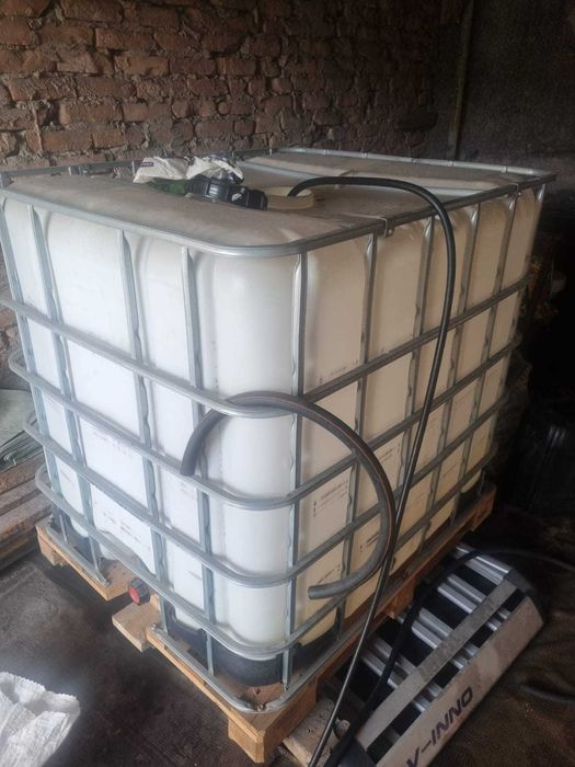 Ёмкость еврокуб 1000 литров.