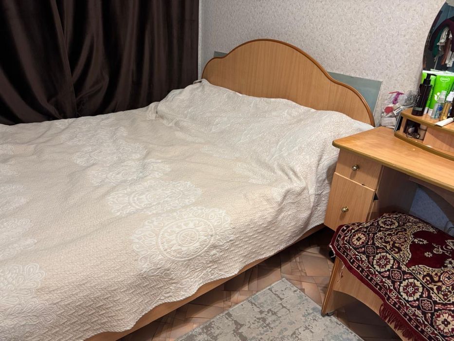 Продам кровать, шкаф, столик