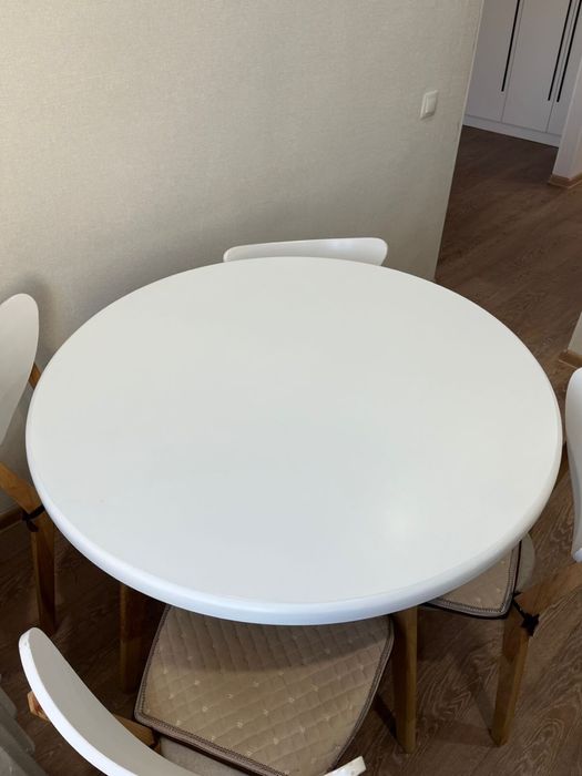 Стол обеденный со стульями