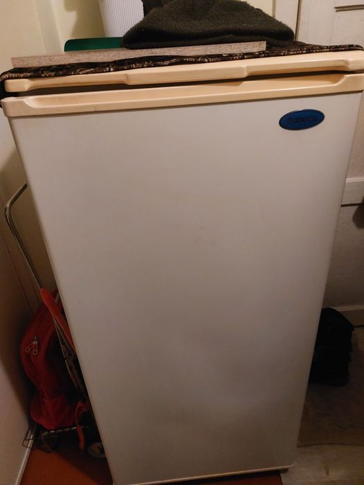 Холодильник Бирюса.