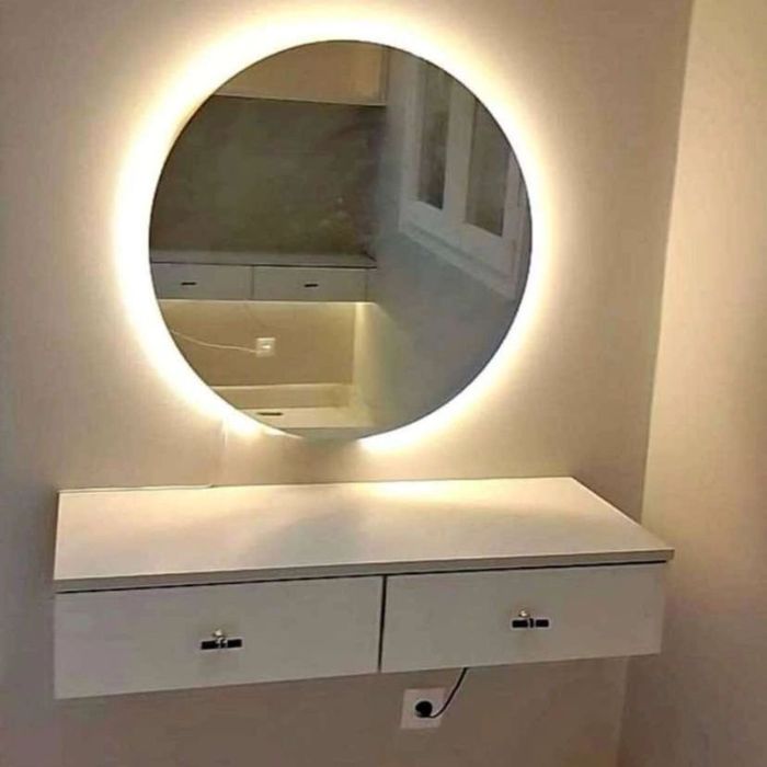 Зеркало с подсветкой 80