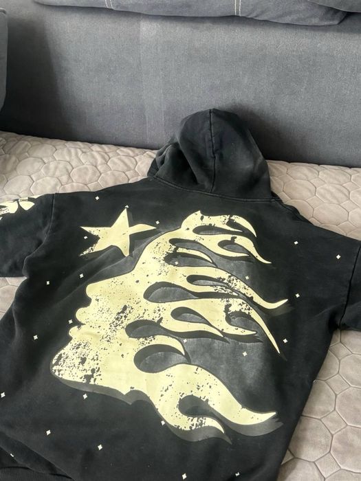 Худи Hellstar в идеальном состоянии