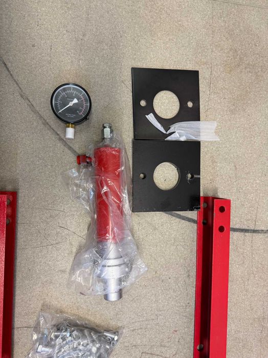 300606	Преса хидравлична 20t с манометър RD-HP04