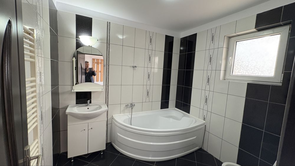 De inchiriat apartament  !