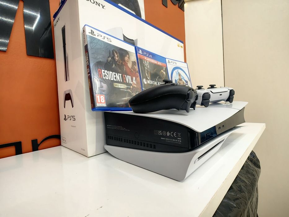 Хб! Конзола Playstation 5 Slim 2 джойстика и 3 игри