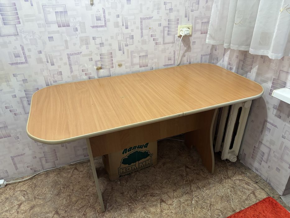 Продам кухонный стол