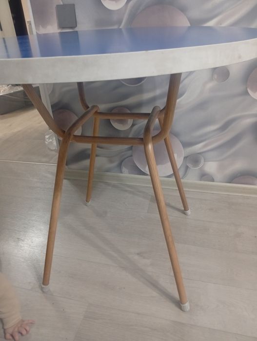 Продам кухонный стол