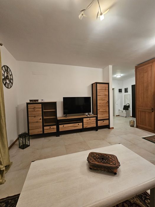 Inchiriez ap.3 camere