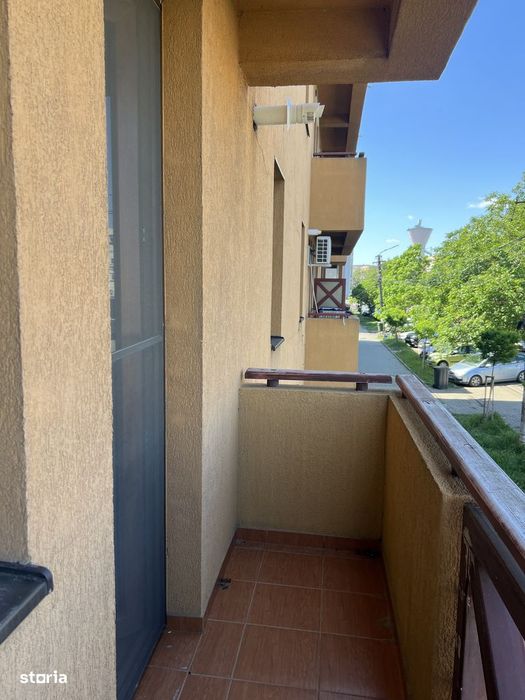 Garsonieră spațioasă cu balcon și loc de parcare în Arad
