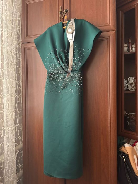 Платья вечерние.