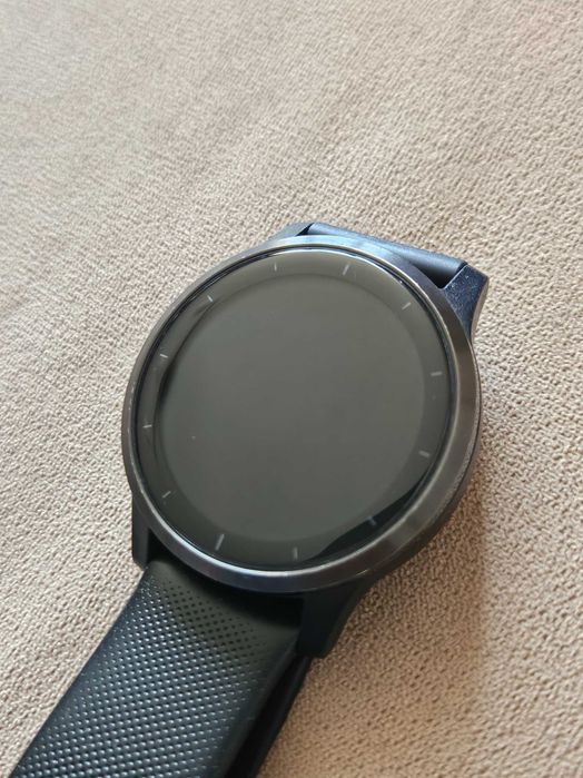 Часовник Garmin Vivoactive 4