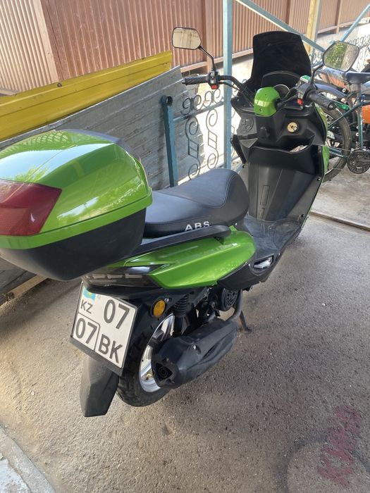 Продам хороший скутер срочно !