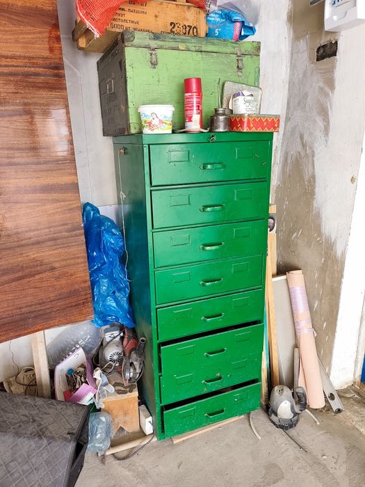 Деревянный ящик особо прочный.