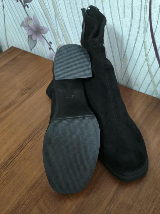 Продаются сапоги НОВЫЕ женские