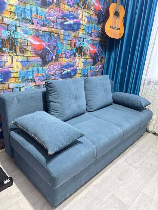 Тахта диван с подушками