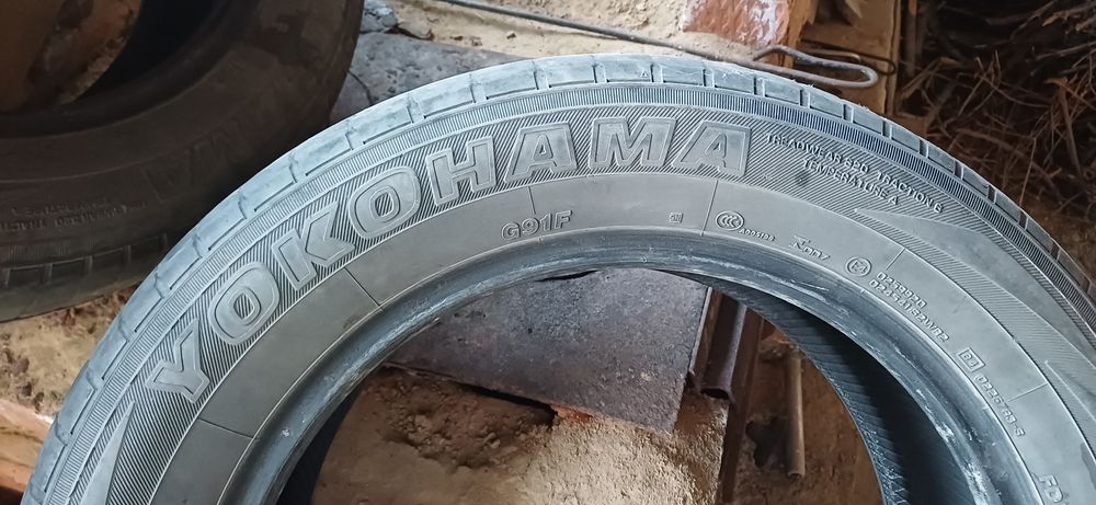 Продам б/у шины 2шт.